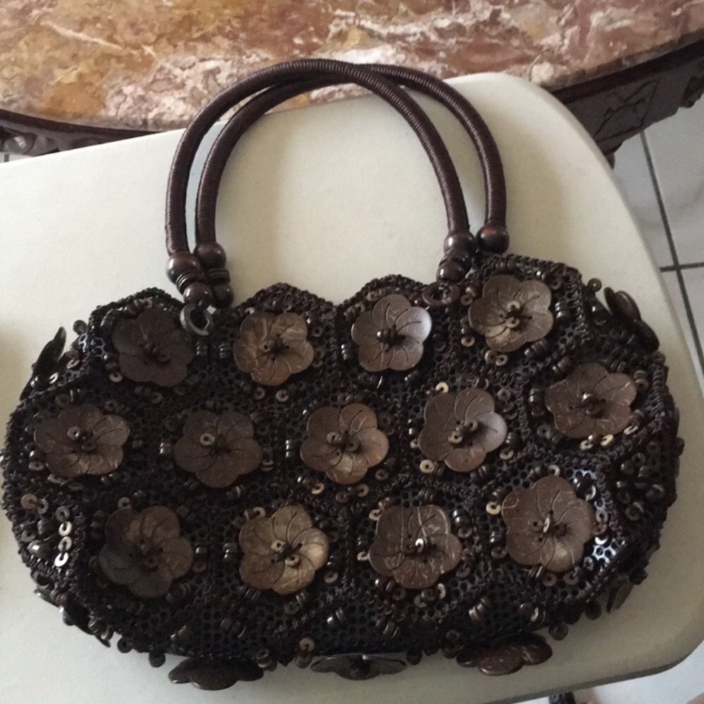 Handbag made of coconuts